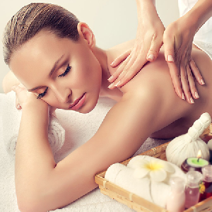 Massage thư giãn toàn thân với tinh dầu